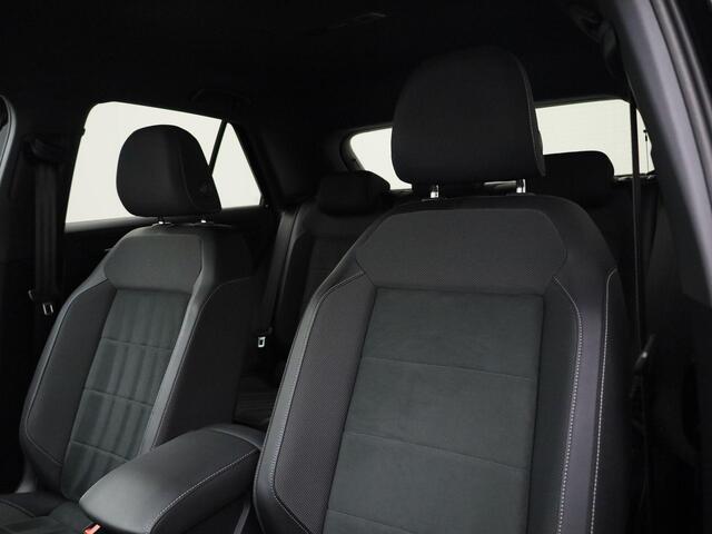 Volkswagen T-Roc 1.5TSI/150PK R-Line Blackstyle DSG · Navigatie · Apple/Android Car Play · Stoelverwarming · Massagefunctie · Garantie tot Januari 2029 of 100000km.