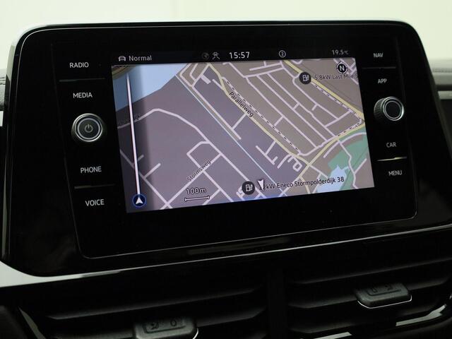 Volkswagen T-Roc 1.5TSI/150PK R-Line Blackstyle DSG · Navigatie · Apple/Android Car Play · Stoelverwarming · Massagefunctie · Garantie tot Januari 2029 of 100000km.
