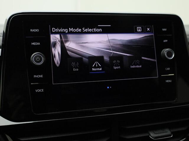 Volkswagen T-Roc 1.5TSI/150PK R-Line Blackstyle DSG · Navigatie · Apple/Android Car Play · Stoelverwarming · Massagefunctie · Garantie tot Januari 2029 of 100000km.