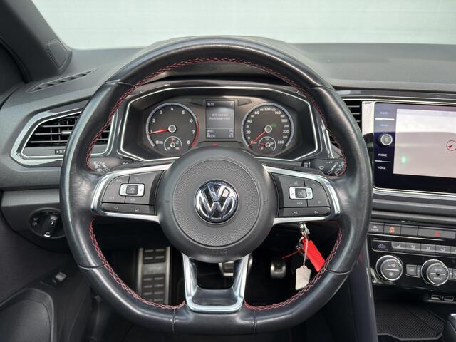 Volkswagen T-Roc 1.5 TSI R-line Trekhaak Pano Automaat ACC Camera