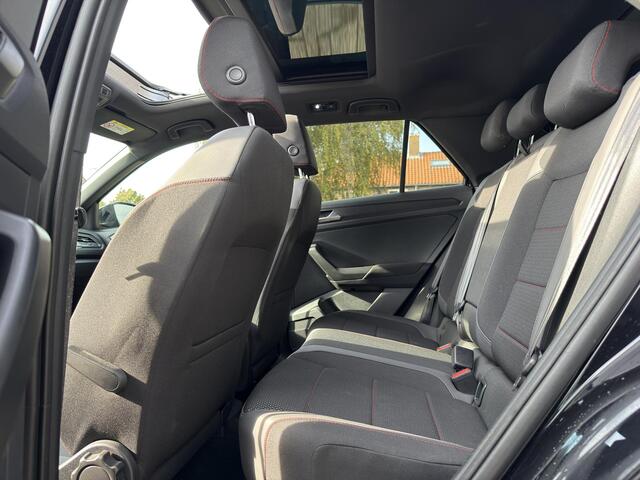 Volkswagen T-Roc 1.5 TSI R-line Trekhaak Pano Automaat ACC Camera