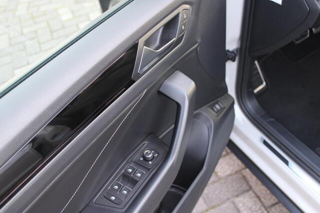 Volkswagen T-Roc 1.5 TSI R-Line Led/Apple Andriod/18inch/Camera