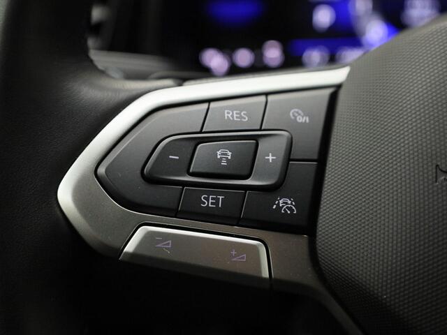 Volkswagen T-Roc 1.5TSI/150PK R-Line Blackstyle DSG · Camera · Navigatie · Apple/Android Car Play· Massagefunctie · Garantie tot januari 2026