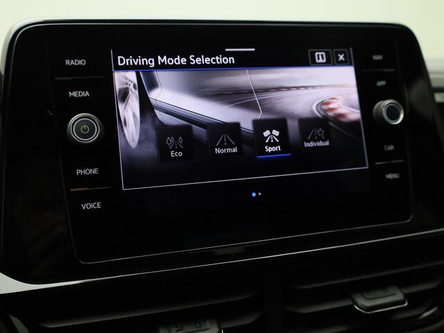 Volkswagen T-Roc 1.5TSI/150PK R-Line Blackstyle DSG · Camera · Navigatie · Apple/Android Car Play· Massagefunctie · Garantie tot januari 2026