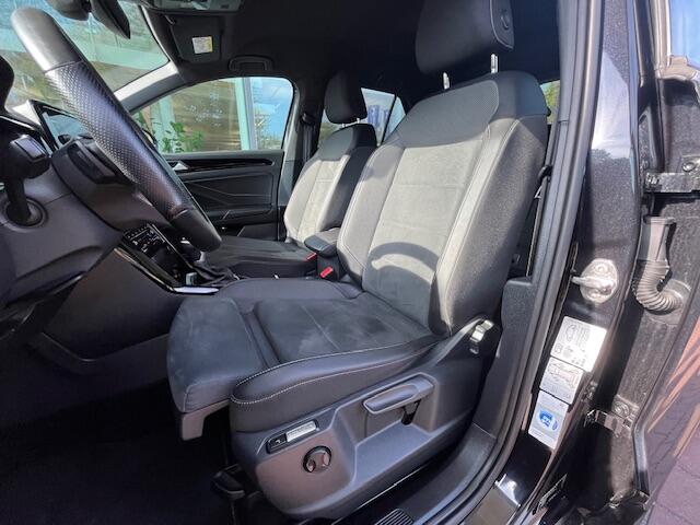 Volkswagen T-Roc 1.5 TSI DSG R-Line / Black style / Virtual cockpit / Afneembare trekhaak / 18'' LMV / Achteruitrij camera