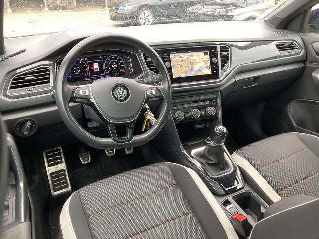 Volkswagen T-Roc 1.5 TSI/150PK Sport · Navigatie · Camera + Parkeersensoren · Panoramadak
