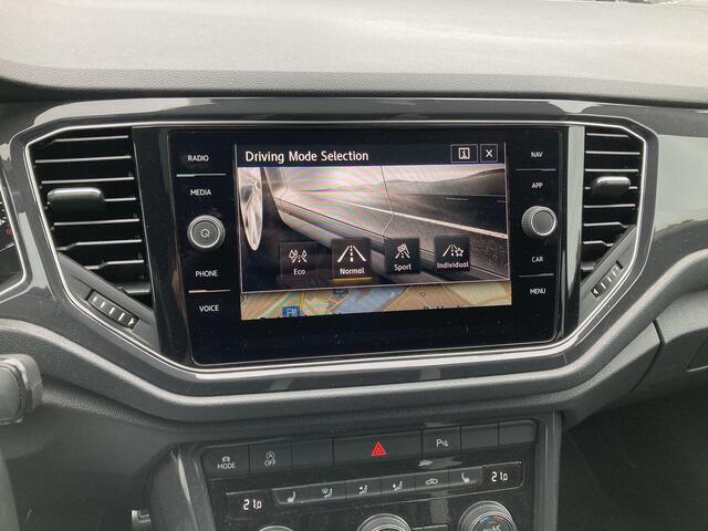 Volkswagen T-Roc 1.5 TSI/150PK Sport · Navigatie · Camera + Parkeersensoren · Panoramadak