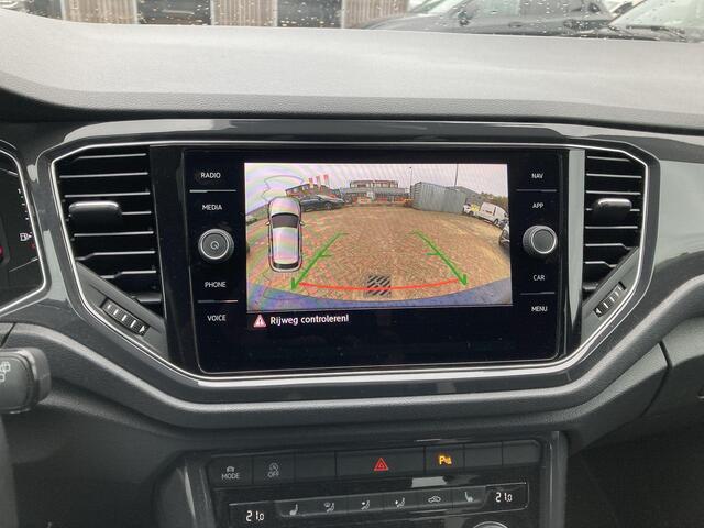 Volkswagen T-Roc 1.5 TSI/150PK Sport · Navigatie · Camera + Parkeersensoren · Panoramadak