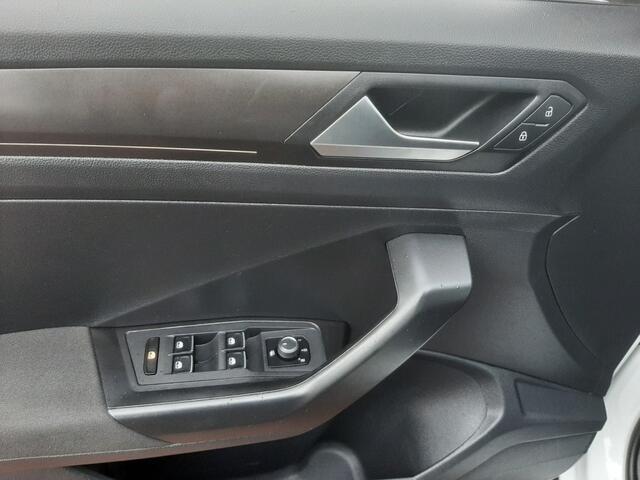 Volkswagen T-Roc 1.0 TSi 115pk R-Line Airco Navigatie Digitaal-Dashboard App-Connect BTW-auto