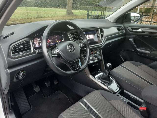 Volkswagen T-Roc 1.0 TSi 115pk R-Line Airco Navigatie Digitaal-Dashboard App-Connect BTW-auto