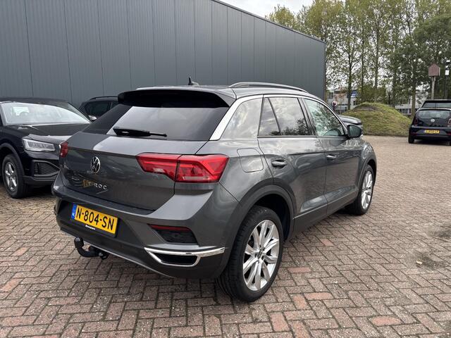 Volkswagen T-Roc 1.0 TSi 110 Pk Style | Cruise Control | Climate Control | Parkeersensoren | Bluetooth | Trekhaak | Camera | 18 inch | 79.729 Km!!