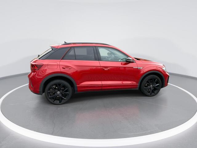 Volkswagen T-Roc 1.5 TSI 150pk DSG R-Line Blackstyle · Panoramadak · Camera · BEATS Audio · Dodehoeksensor · Keyless · Stoelverwarming · 19'' · Apple/Android Car Play · Garantie t/m 02-08-2027 of 100.000km