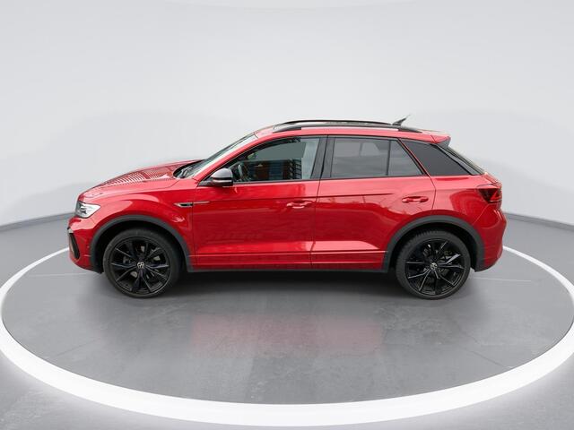 Volkswagen T-Roc 1.5 TSI 150pk DSG R-Line Blackstyle · Panoramadak · Camera · BEATS Audio · Dodehoeksensor · Keyless · Stoelverwarming · 19'' · Apple/Android Car Play · Garantie t/m 02-08-2027 of 100.000km