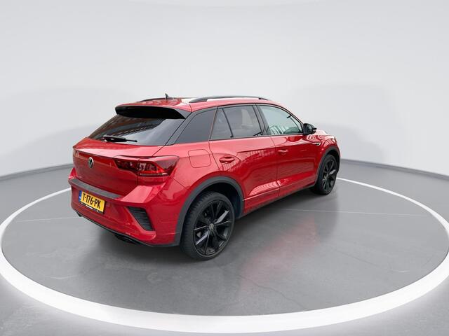 Volkswagen T-Roc 1.5 TSI 150pk DSG R-Line Blackstyle · Panoramadak · Camera · BEATS Audio · Dodehoeksensor · Keyless · Stoelverwarming · 19'' · Apple/Android Car Play · Garantie t/m 02-08-2027 of 100.000km