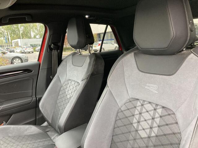 Volkswagen T-Roc 1.5 TSI 150pk DSG R-Line Blackstyle · Panoramadak · Camera · BEATS Audio · Dodehoeksensor · Keyless · Stoelverwarming · 19'' · Apple/Android Car Play · Garantie t/m 02-08-2027 of 100.000km