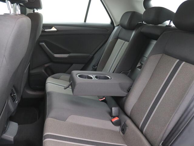 Volkswagen T-Roc 1.5 TSI Style 150PK DSG Adaptieve Cruise Controle, Trekhaak, Achteruitrijcamera, Alarm, DAB+, Clima, Navi, Full LED verlichting, 17" LM Velgen