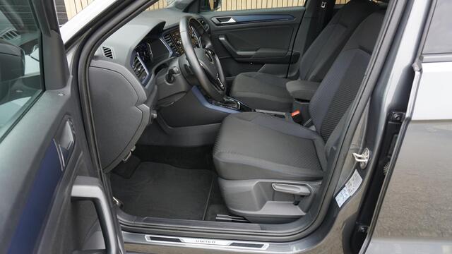 Volkswagen T-Roc 1.5 TSI 150pk DSG United Virtual Cockpit Trekhaak LED 18inch LM Adaptive Cruise *Zeer Nette T-Roc* 53698km!