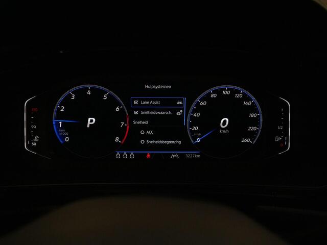 Volkswagen T-Roc 1.5 TSI 150 pk DSG R-Line Edition | Panoramadak | Stuur-/stoelverwarming | Achteruitrijcamera | Apple Carplay / Android Auto