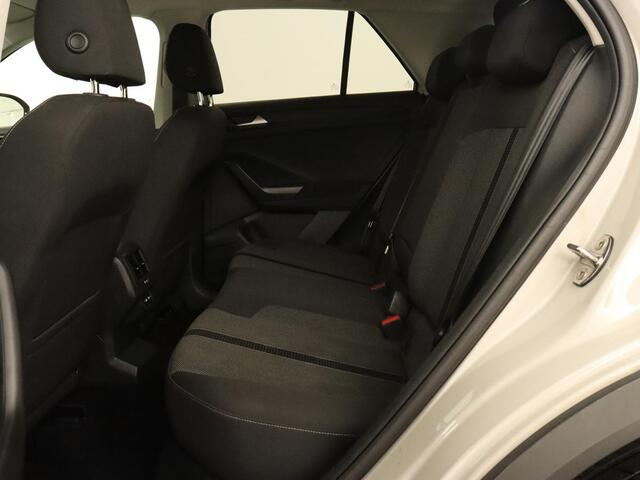 Volkswagen T-Roc 1.5 TSI Life Bns | Camera | Navigatie | Stoelverwarming | Carplay | Getint glas | Adaptive cruise | Climate control