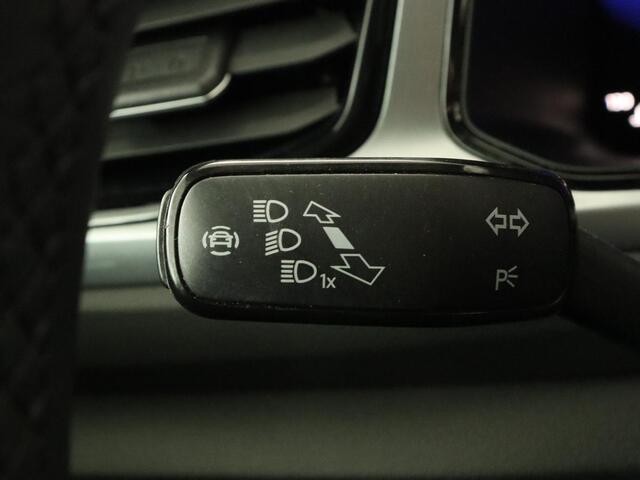 Volkswagen T-Roc 1.5 TSI Life Bns | Camera | Navigatie | Stoelverwarming | Carplay | Getint glas | Adaptive cruise | Climate control