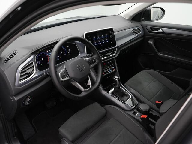 Volkswagen T-Roc 1.5 TSI 150 pk DSG Style | Trekhaak | Navigatie | Stoelverwarming | Parkeersensoren voor/achter