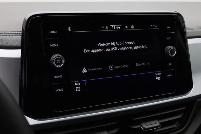 Volkswagen T-Roc 1.5 TSI 150 pk DSG Life | Trekhaak | Stoelverwarming | Carplay | Parkeersensoren voor/achter | Adaptive Cruise