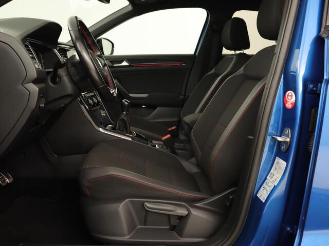 Volkswagen T-Roc 1.5 TSI Sport | Panoramadak | Carplay | Adaptive cruise | Camera | Afneembare Trekhaak | Navigatie | Active Info Display