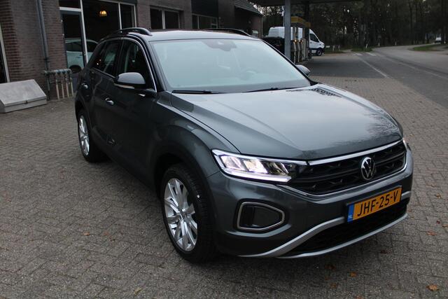 Volkswagen T-Roc 1.5 TSI Apple/Android carplay, Parkeer assistent, NAVI, LED, ACC, Leder, Parkeersensoren, Comfortstoelen, 18" LMV