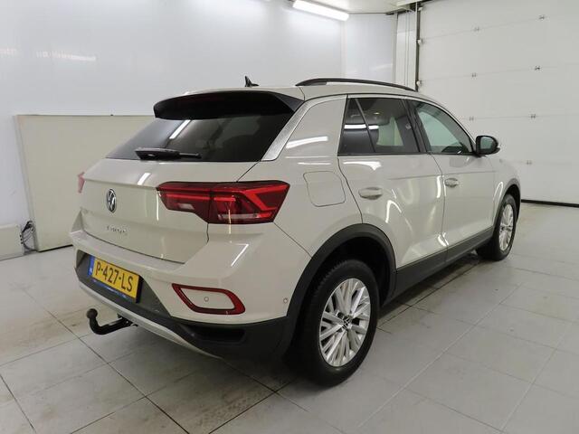 Volkswagen T-Roc 1.5 TSI 150pk DSG Automaat Life Navi Camera Trekhaak Parking pack Digi Dash Dealeronderhouden