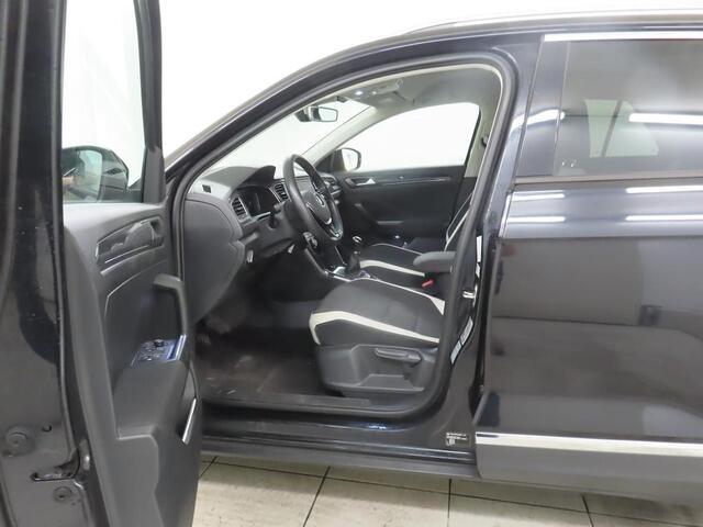 Volkswagen T-Roc 1.5 TSI 150pk Style Half Leer Navi Digi Dash Parkeersensoren Privacy Glass Dealeronderhouden