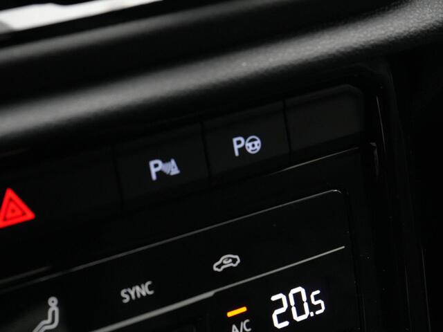 Volkswagen T-Roc 1.5 TSI 150 pk DSG R-Line | IQ Light | Sportstoelen | Adaptive Cruise