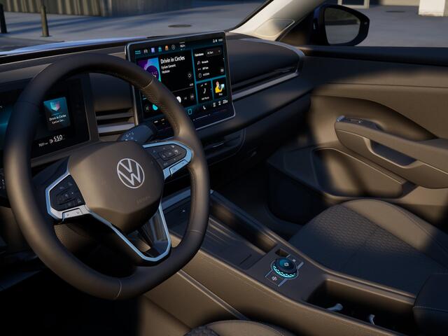 Volkswagen T-Roc Life First Edition 1.5 eTSI 116 PK | Camera | Stoel- & Stuurverwarming | Adaptieve Cruise Control | Keyless |