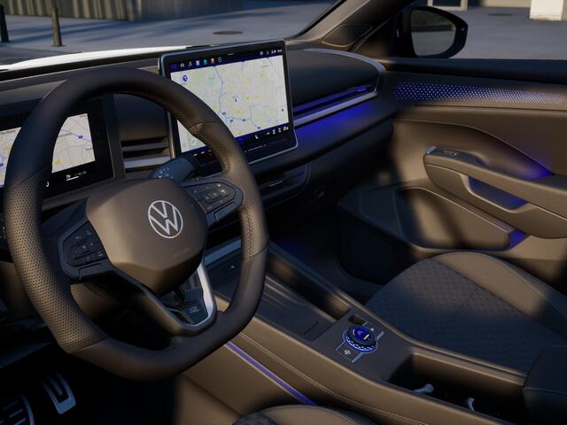 Volkswagen T-Roc R-Line First Edition 1.5 eTSI 150 PK | Trekhaak | 20" Lichtmetaal | head-Up | 360 Camera | Elektrische Achterklep |