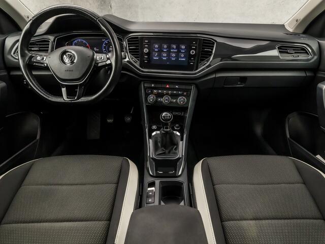 Volkswagen T-Roc 1.5 TSI Sport 150Pk (PANORAMADAK, VIRTUAL COCKPIT, APPLE CARPLAY, STUUR/STOELVERWARMING, LEDER, LED KOPLAMPEN, KEYLESS, ADAPTIVE CRUISE, GETINT GLAS, NIEUWSTAAT)