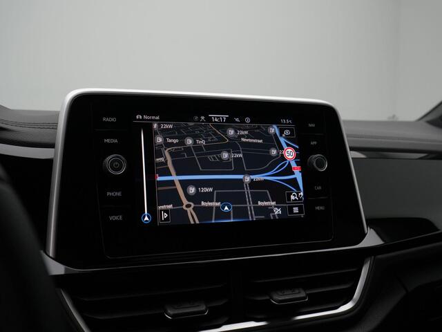 Volkswagen T-Roc 1.5 TSI 150 pk DSG R-Line Edition | Trekhaak | Achteruitrijcamera | Stoelverwarming | Navigatie | Sportonderstel | Park Assist | 17 inch