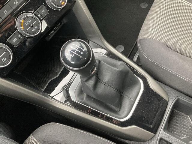 Volkswagen T-Roc 1.5/150PK TSI Style · Apple/Android Car Play · Navigatie · Camera + Parkeersensoren · Trekhaak · 17 inch ·