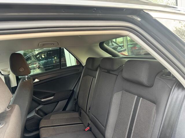 Volkswagen T-Roc 1.5 TSI SPORT- ALL IN PRIJS-Camera -NAVI