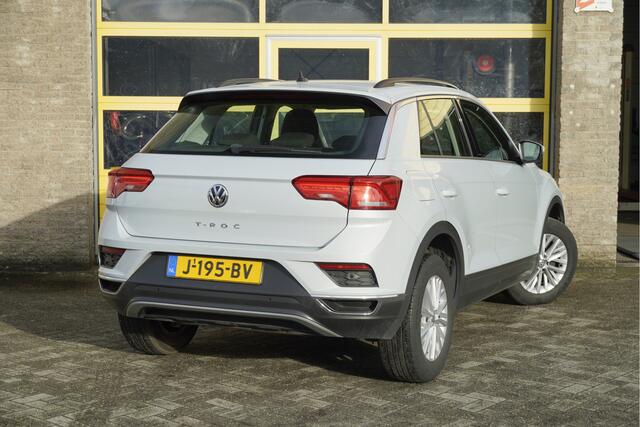 Volkswagen T-Roc 1.0 TSI Style BJ2020 Lmv 16" | Led | Pdc | Navi | App-Connect | Airco | Cruise control | Getint glas
