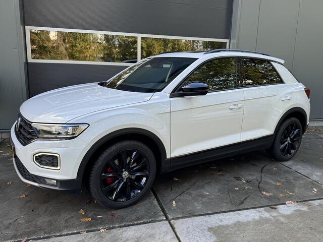 Volkswagen T-Roc 1.5 TSI 150pk DSG Sport Business Panorama Virtual Cockpit Navigatie Stoelverwarming Camera