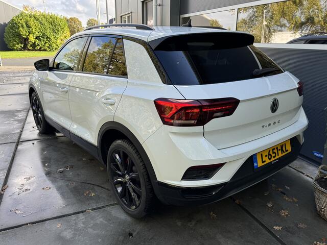 Volkswagen T-Roc 1.5 TSI 150pk DSG Sport Business Panorama Virtual Cockpit Navigatie Stoelverwarming Camera