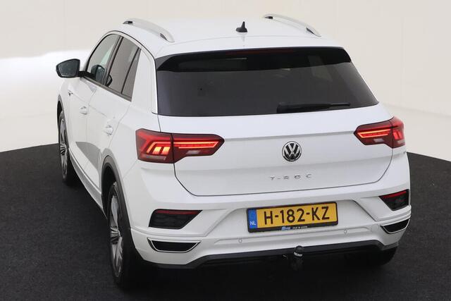 Volkswagen T-Roc 1.5 TSI Sport / Digitaal dashboard / Navigatie / 2x R-line / Afneembare trekhaak / Parkeersensoren V+A /