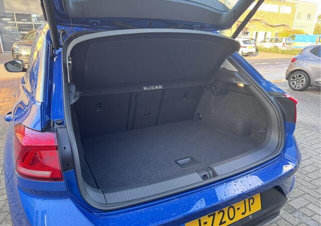 Volkswagen T-Roc 1.5 TSI Style | Automaat | Navigatie | Cruise Control adaptief | Trekhaak