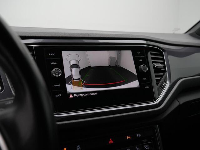 Volkswagen T-Roc 1.5 TSI 150 pk DSG Sport Business R / R-Line | Panoramadak | Trekhaak | Achteruitrijcamera | Stoelverwarming | Navigatie