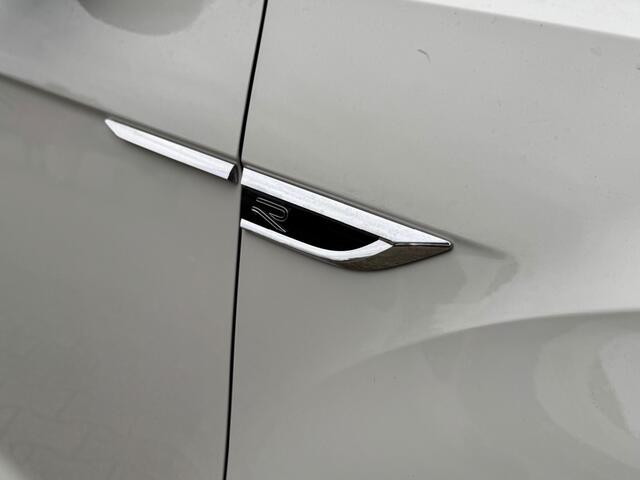 Volkswagen T-Roc 1.5 TSI R-Line - adaptive cruise - IQLight - camera