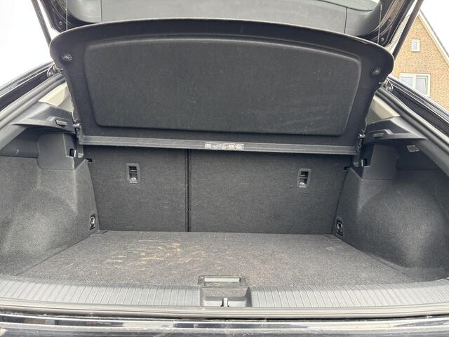 Volkswagen T-Roc 1.5 TSI Automaat Style Carplay / Parkeersensors / Cruise control