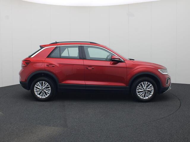 Volkswagen T-Roc 1.0TSI/110PK Life · Navigatie · Apple/Android Car Play · Parkeersensoren · Garantie tot september 2027 of 100000km.