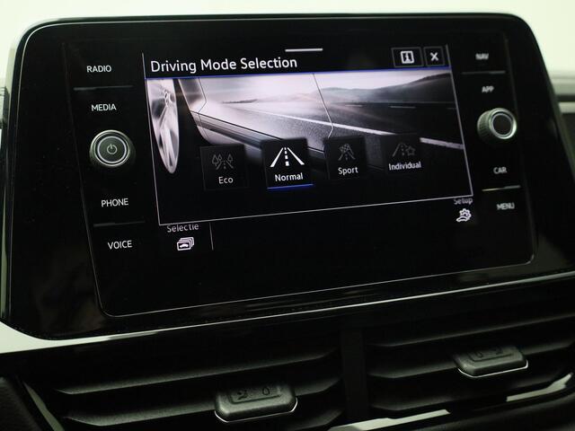 Volkswagen T-Roc 1.5TSI/150PK R Line Blackstyle DSG · Panoramadak · Camera + parkeersensoren · Stoelverwarming · Garantie tot januari 2026