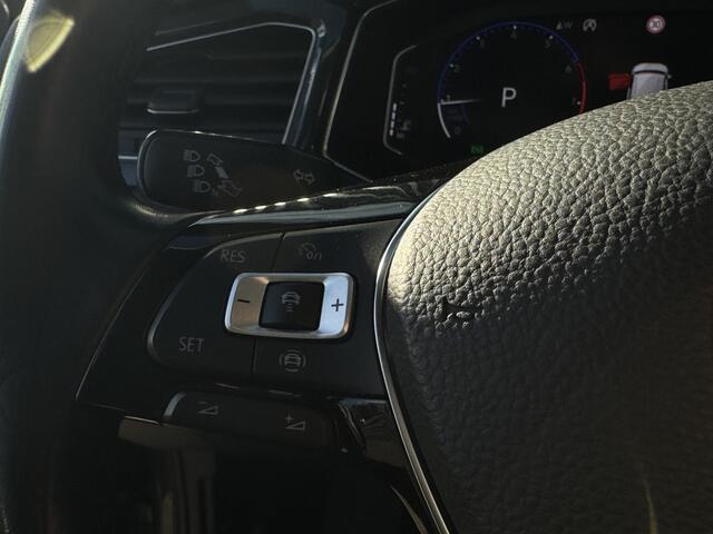 Volkswagen T-Roc 1.5 TSI Sport GRATIS Afleverpakket! Trekhaak | Adaptive Cruise | Digitale Dashboard