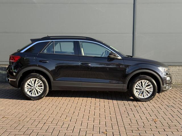 Volkswagen T-Roc 1.5 TSI Sport Business R / Trekhaak / 1500KG Trekgewicht / Adaptive Cruise / Stoel+Stuur Verwarming / Elektrische Achterklep / Apple Carplay&Android Auto /