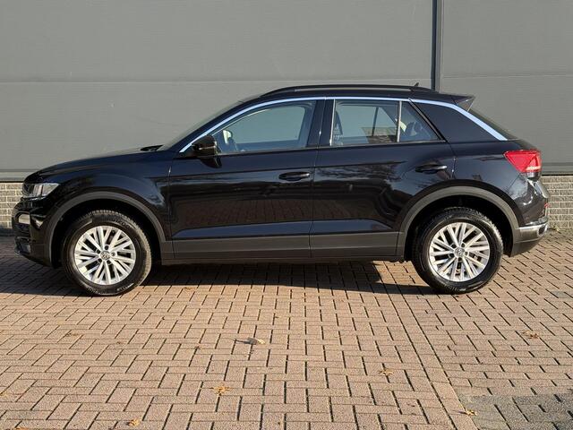 Volkswagen T-Roc 1.5 TSI Sport Business R / Trekhaak / 1500KG Trekgewicht / Adaptive Cruise / Stoel+Stuur Verwarming / Elektrische Achterklep / Apple Carplay&Android Auto /